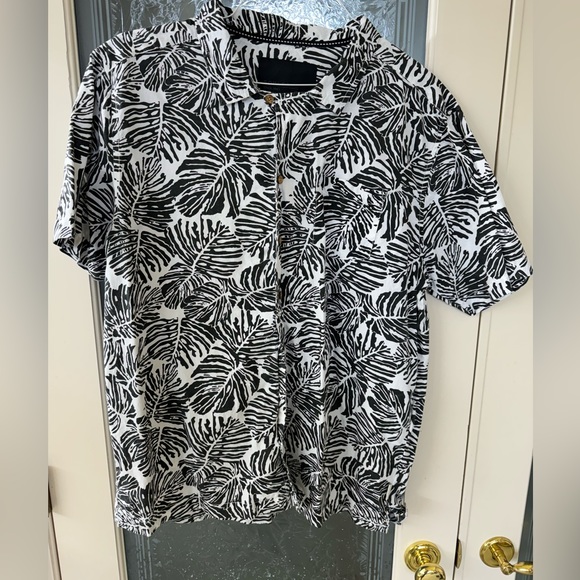 Black and white Hawaiian shirt size XL - Picture 1 of 3
